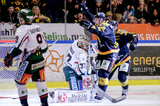 Skellefteås Joakim Lindström jublar