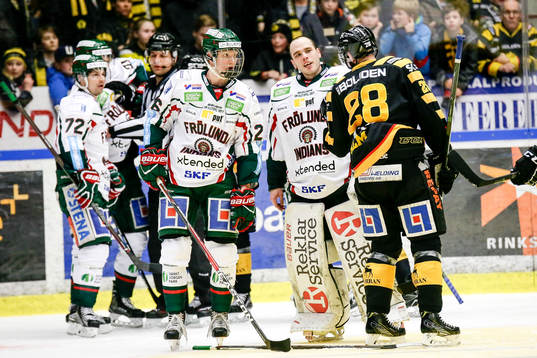 Frölundas målvakt Johan Gustafsson var arg