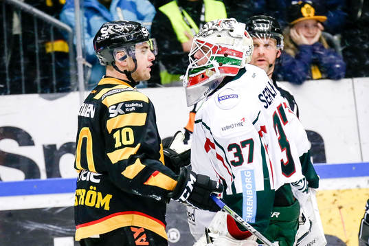 Frölundas målvakt Johan Gustafsson var arg