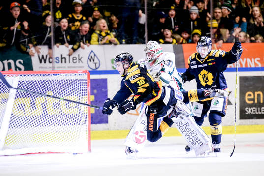 Frölundas målvakt Johan Gustafsson var arg