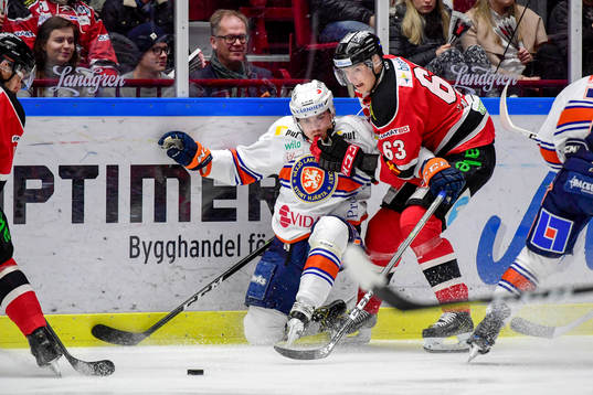 Växjös Pontus Netterberg och Malmö Redhawks Fredrik