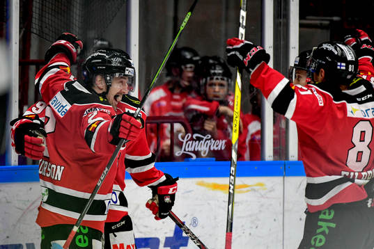 Malmö Redhawks Erik Andersson och Rhett Rakhshani jublar