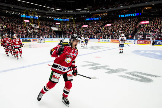 Malmö Redhawks Erik Andersson jublar