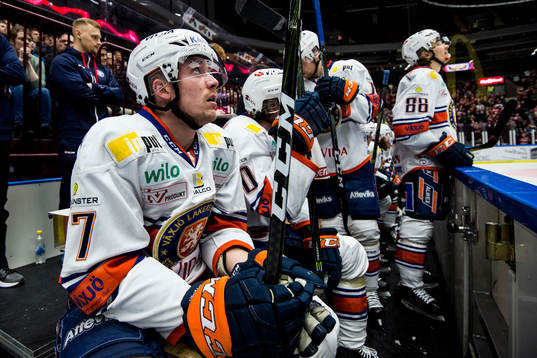 Växjös Pontus Netterberg deppar i båset
