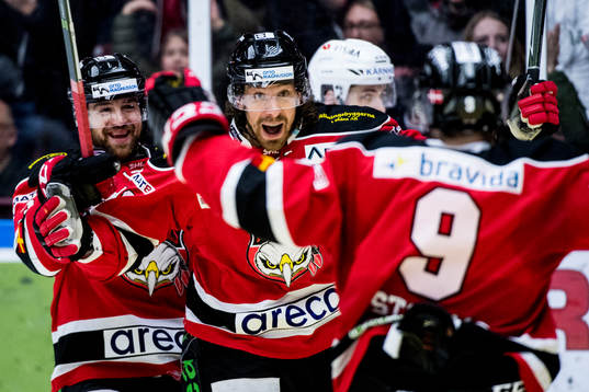 Malmö Redhawks Andreas Thuresson jublar mot Frederik Storm