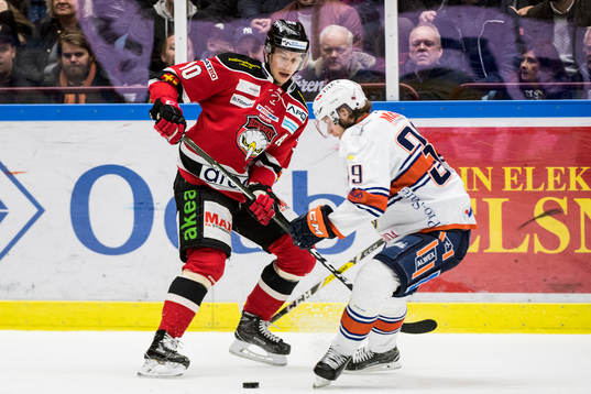 Malmö Redhawks Robin Alvarez och Växjös Calle Rosén