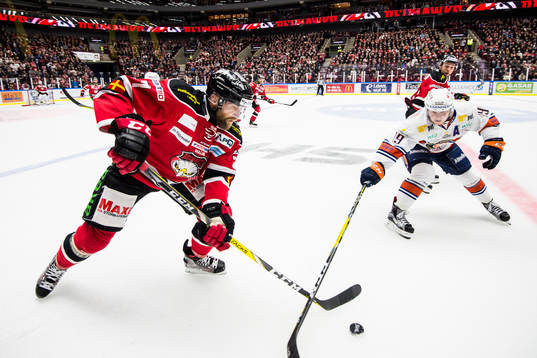 Malmö Redhawks Mathias Tjärnqvist och Växjös Tuomas