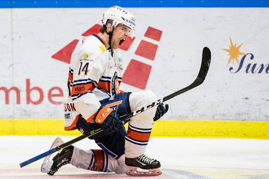 Växjös Emil Pettersson jublar
