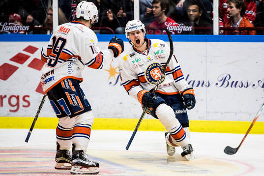 Växjös Emil Pettersson jublar