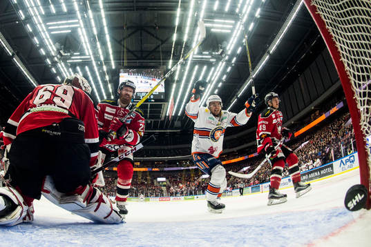 Växjös Adam Brodecki jublar