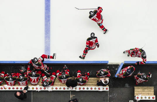 Malmö Redhawks spelare gör ett byte