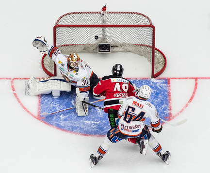 Malmö Redhawks Rhett Rakhshani gör 1-0 bakom Växjös