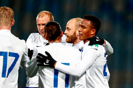 Norrköpings Niclas Eliasson jublar med lagkamrater