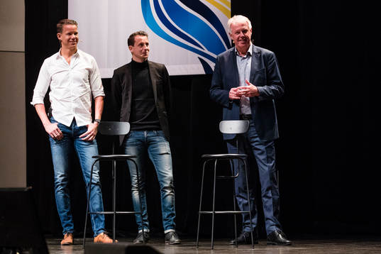 Linjedomare Daniel Wärnmark, domare Andreas Ekberg och Bo