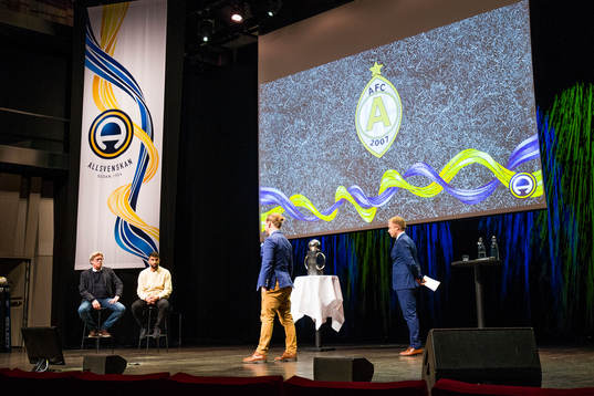 Representanter från AFC Eskilstuna  på scenen
