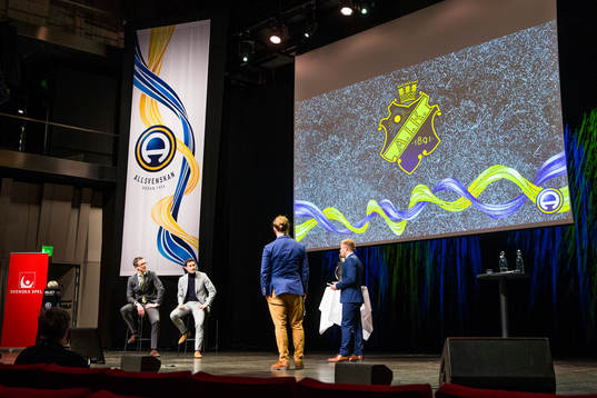 Representanter från AIK på scenen
