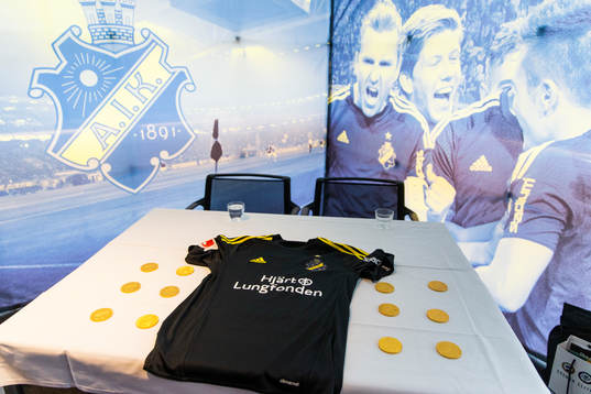 s matchtröja visas upp