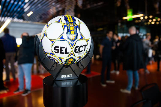 Årets matchboll visas upp