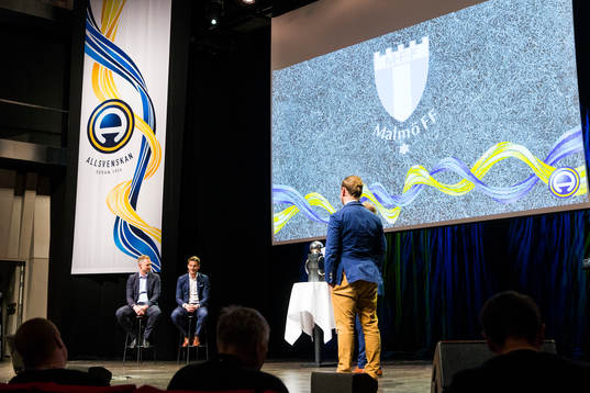 Representanter från Malmö FF på scenen