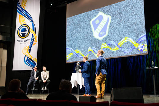 Representanter från Halmstad på scenen