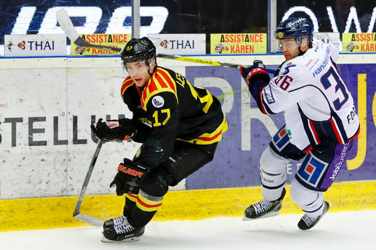 Brynäs Pathrik Westerholm och Linköpings Niklas Fogström