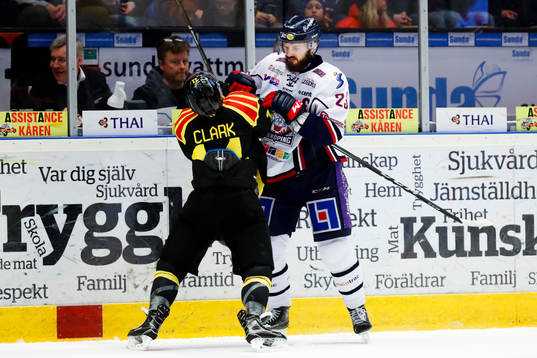 Brynäs Kevin Clark och Linköpings Niklas Persson