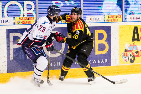 Linköpings Niklas Persson och Brynäs Daniel Paille