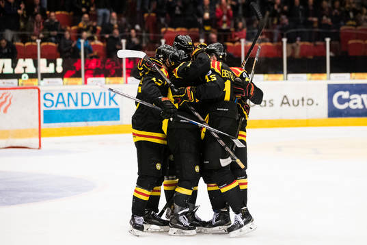 Brynäs spelare jublar