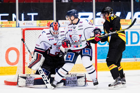 Linköpings målvakt Marcus Högberg och Kristian Näkyvä