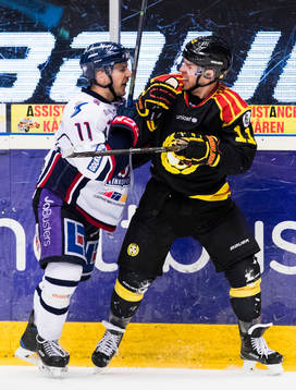 Linköpings Garret Roe och Brynäs Kevin Clark