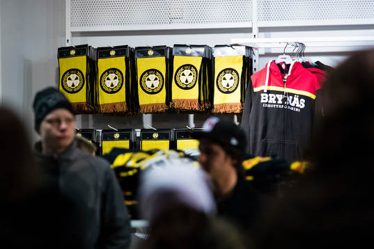 Brynäshalsdukar hänger i Brynässhopen innan kvartsfinal