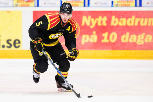 Brynäs Lukas Kilström med pucken
