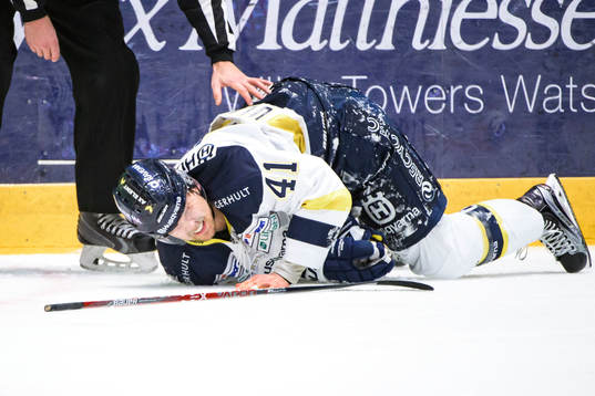 s David Ullström blir skadad