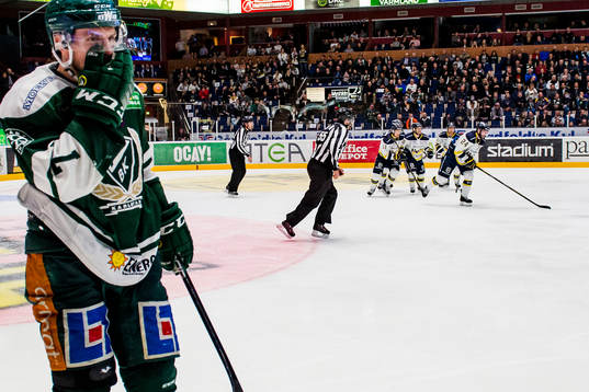 Färjestads Jonas Holös deppar