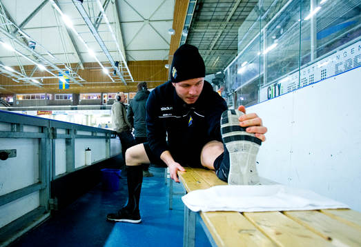 s Anton Cederholm stretchar