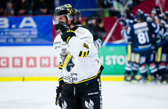s Jens Hellgren deppar när Karlskogas Victor Ejdsell gör