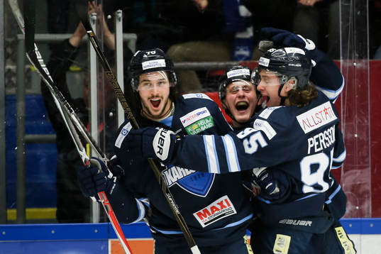 Karlskogas Simon Mattsson jublar