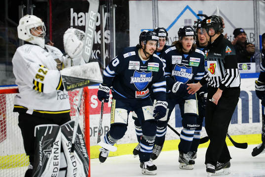 Karlskogas Simon Mattsson jublar