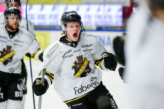 s Mads Larsen jublar