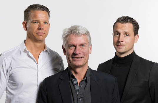 Domare Daniel Wärnmark, domarcoach Peter Fröjdfeldt och
