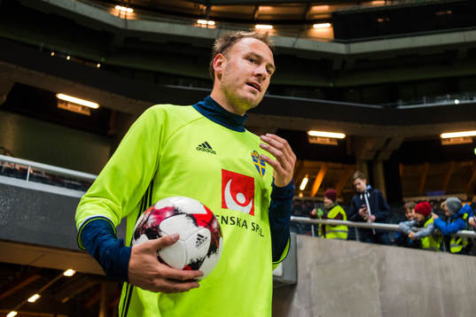 Andreas Granqvist före en träning med Sveriges