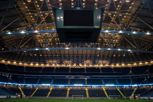 Stängt tak på friends arena före en träning med