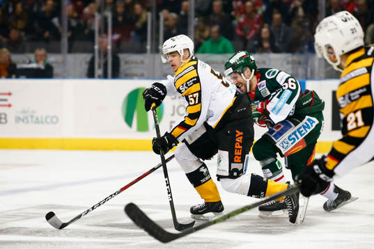 Skellefteås Emil Djuse och Frölundas Jonathan Sigalet