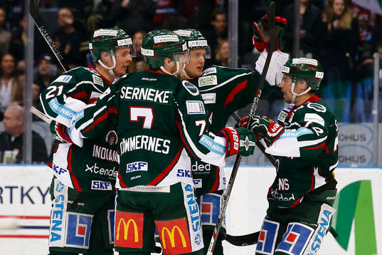 Frölundas spelare jublar