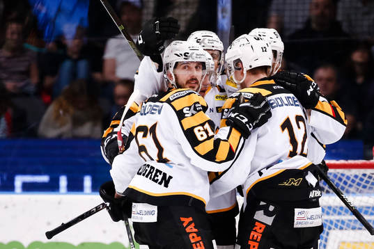 Skellefteås Fredrik Lindgren jublar