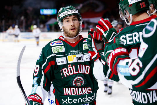 Frölundas Casey Wellman jublar