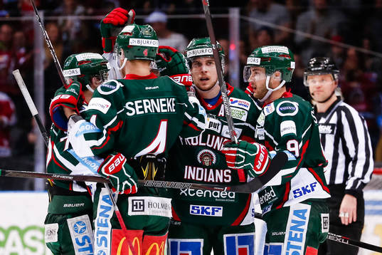 Frölundas spelare jublar