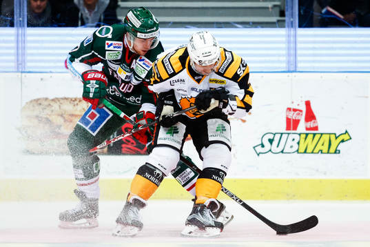 Frölundas Henrik Tömmernes och Skellefteås Bud Holloway