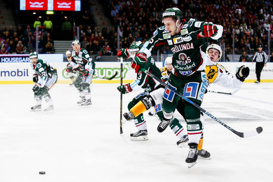 Frölundas Matt Donovan och Skellefteås Andreas Wingerli
