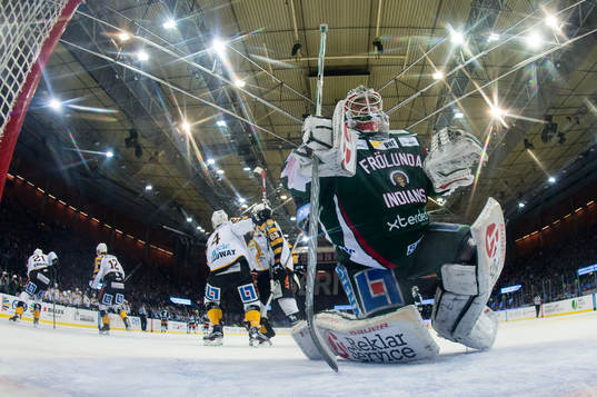 Frölundas målvakt Johan Gustafsson deppar
